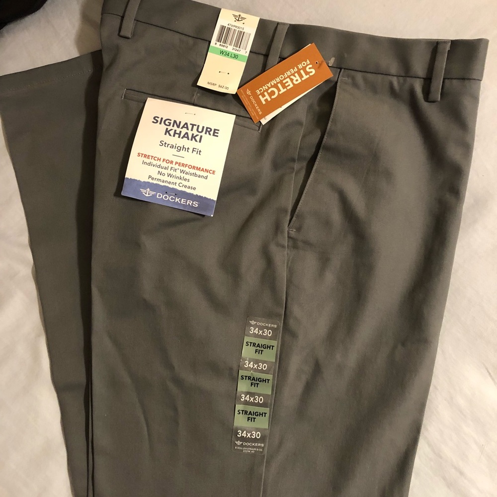 Docker Signature Khaki NWT